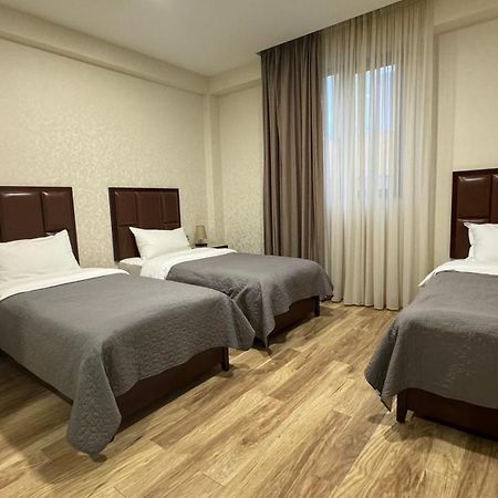 Aura Hotel Тбилиси Екстериор снимка