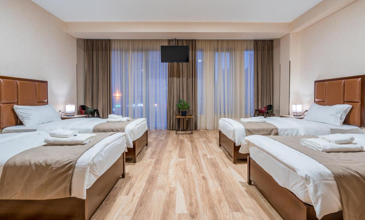 Aura Hotel Тбилиси Екстериор снимка