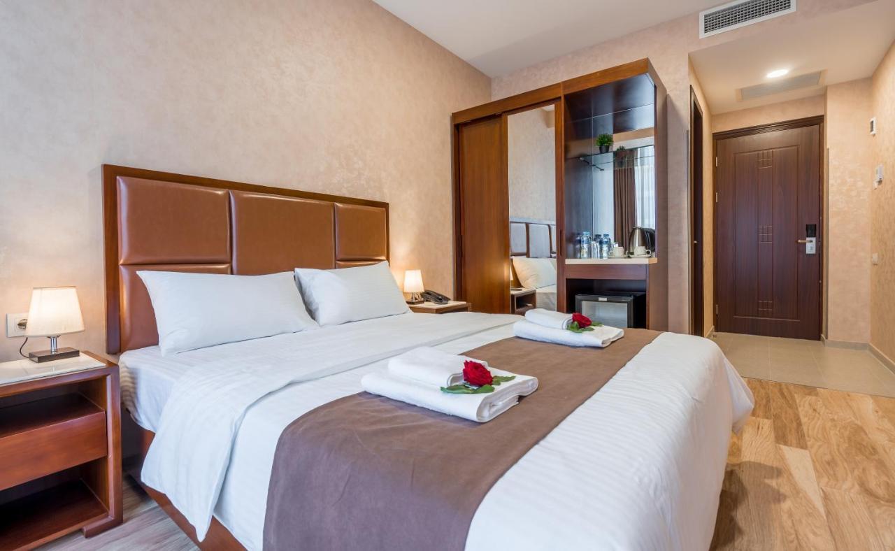 Aura Hotel Тбилиси Екстериор снимка