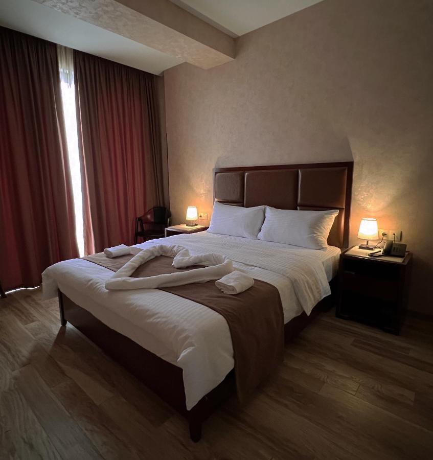 Aura Hotel Тбилиси Екстериор снимка