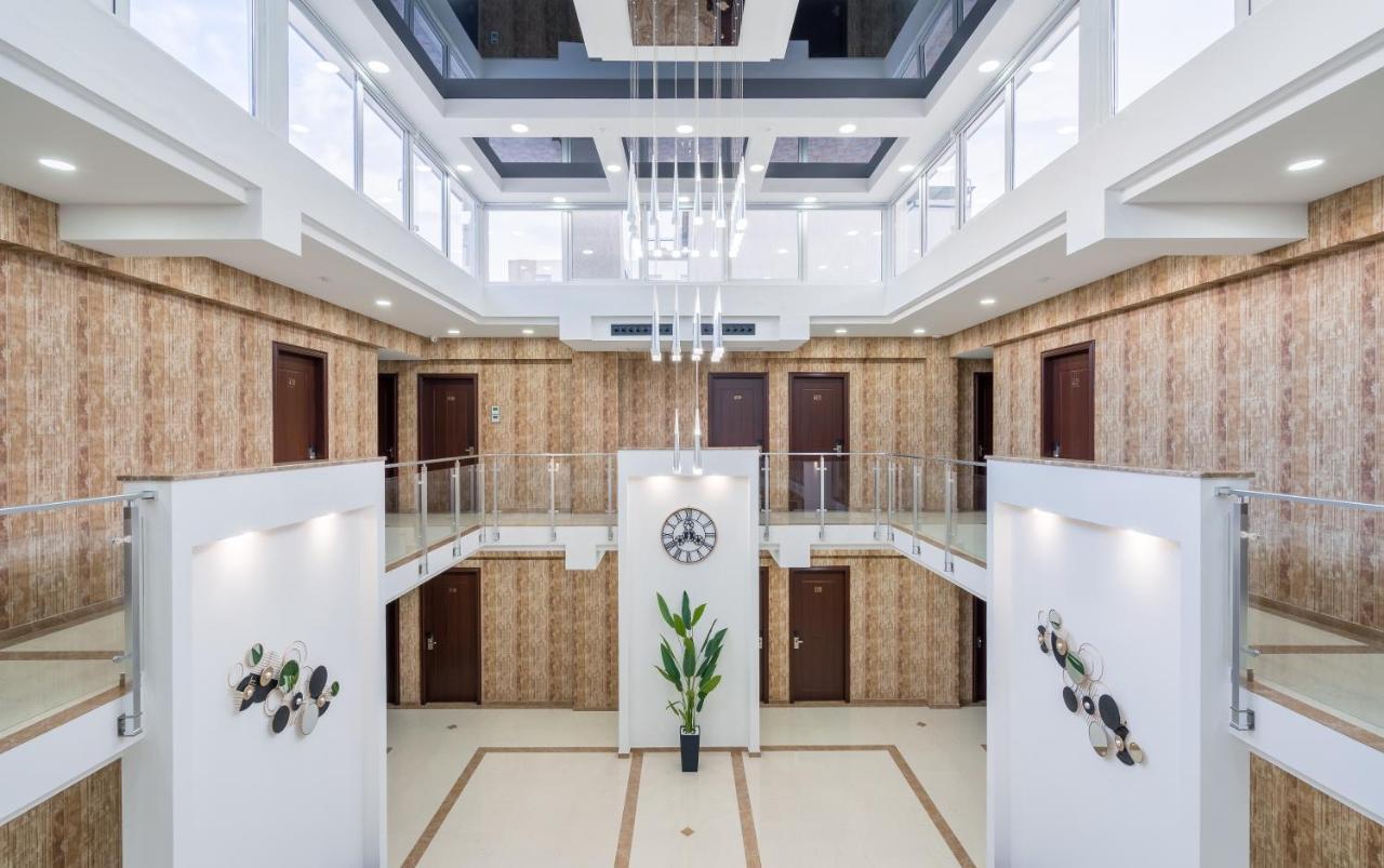 Aura Hotel Тбилиси Екстериор снимка