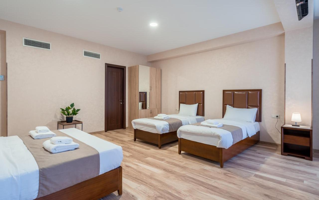 Aura Hotel Тбилиси Екстериор снимка