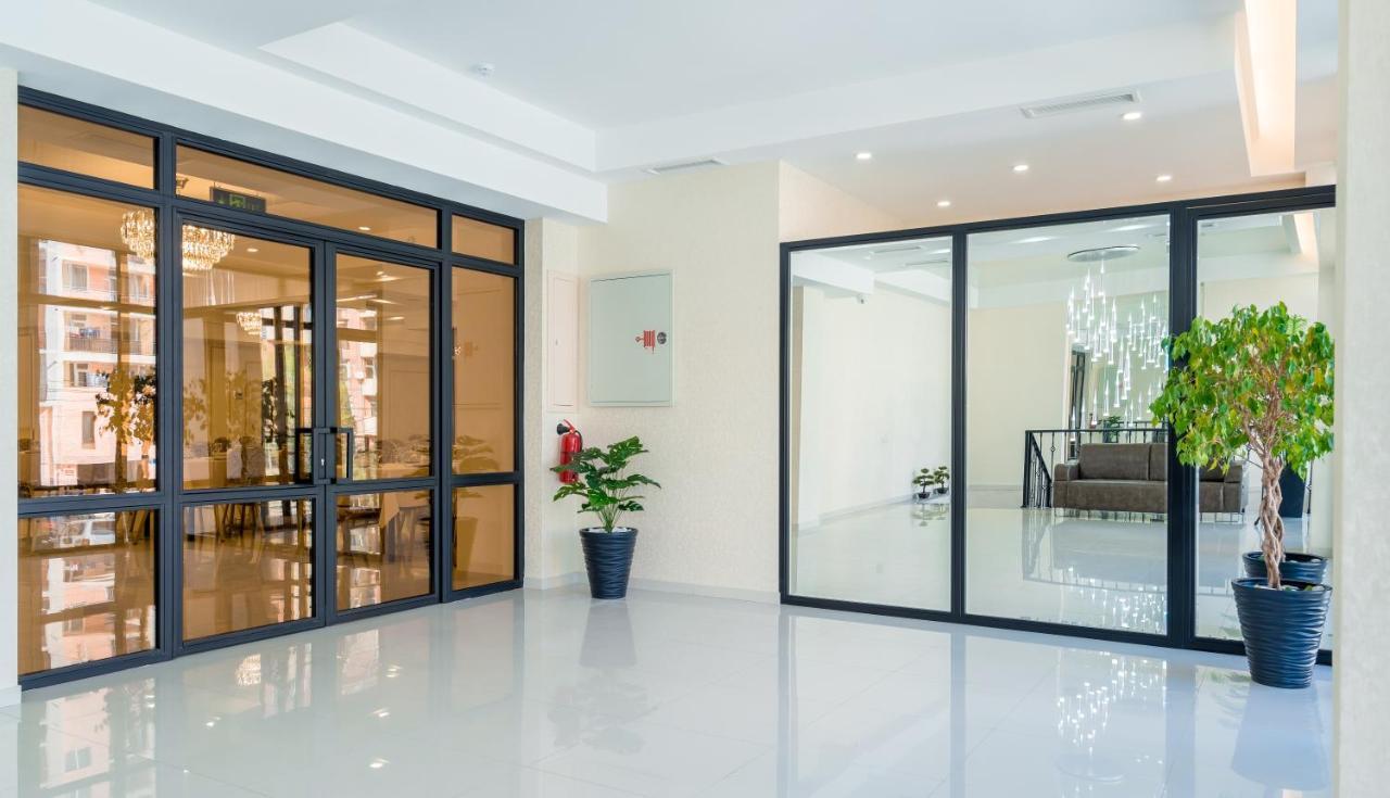 Aura Hotel Тбилиси Екстериор снимка