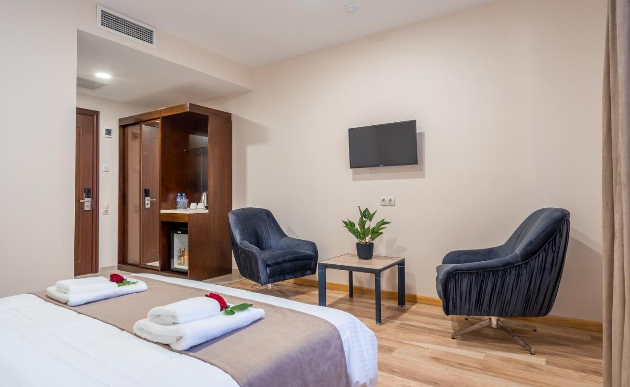 Aura Hotel Тбилиси Екстериор снимка