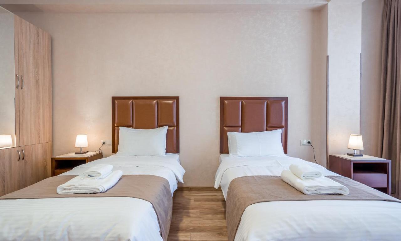 Aura Hotel Тбилиси Екстериор снимка