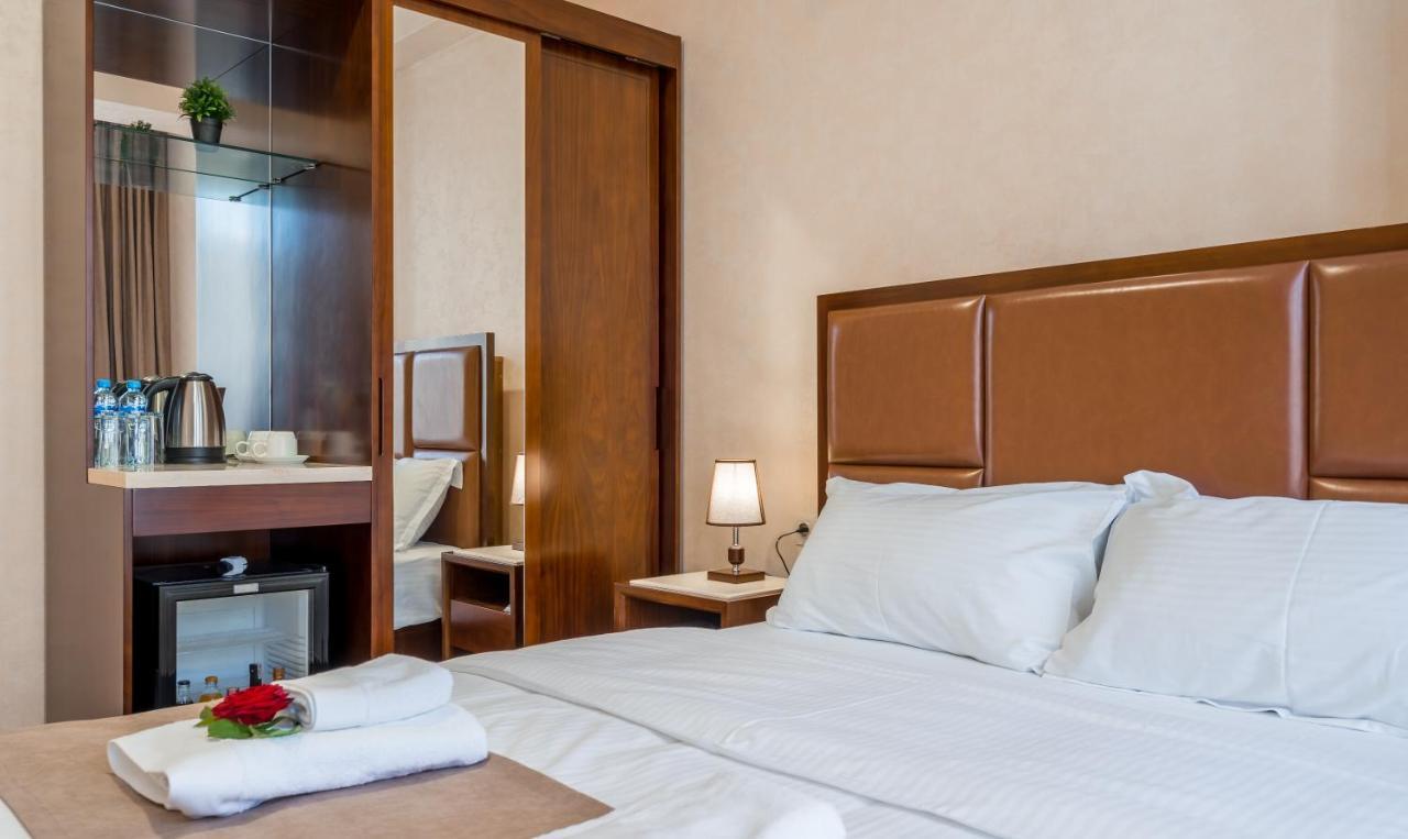 Aura Hotel Тбилиси Екстериор снимка