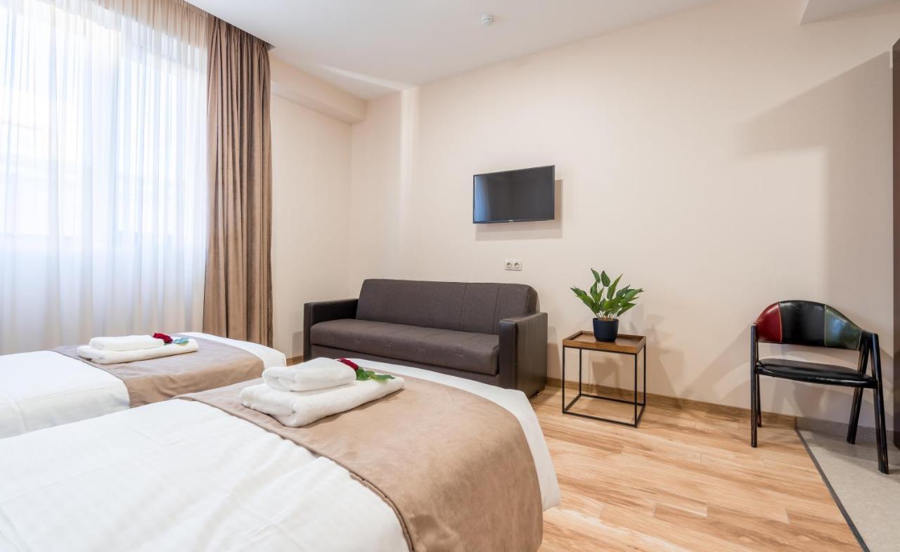 Aura Hotel Тбилиси Екстериор снимка