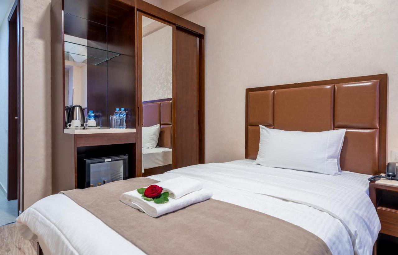 Aura Hotel Тбилиси Екстериор снимка