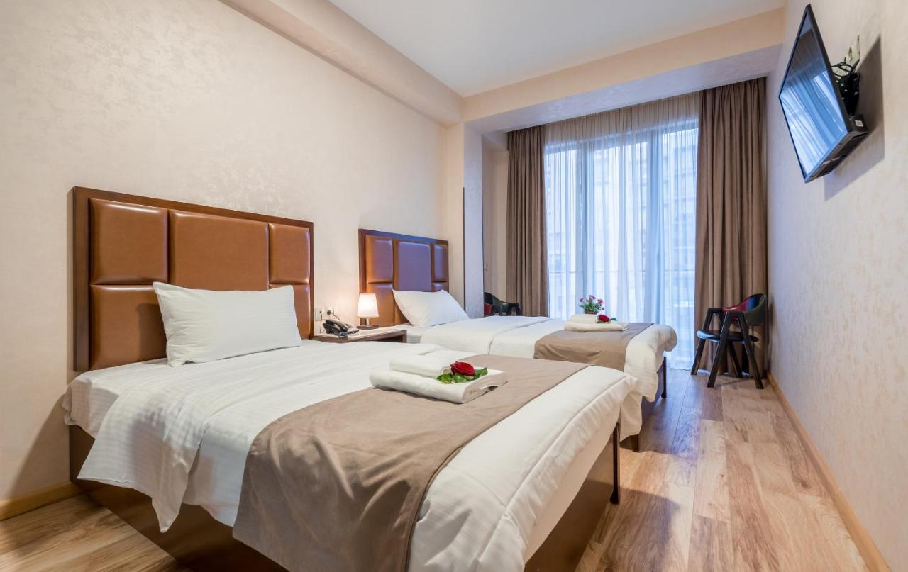 Aura Hotel Тбилиси Екстериор снимка