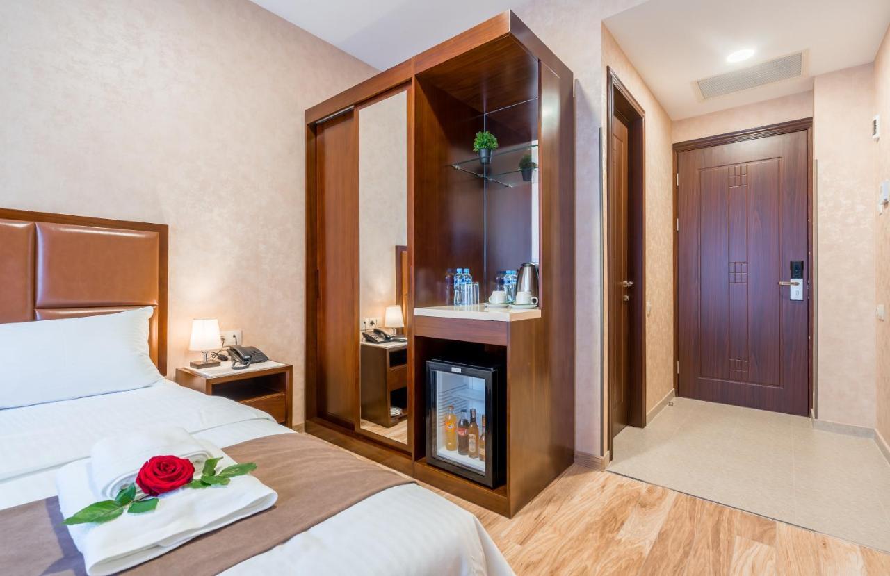 Aura Hotel Тбилиси Екстериор снимка