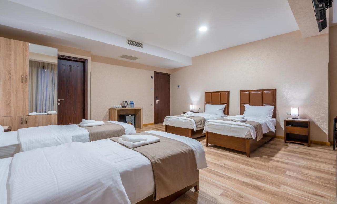 Aura Hotel Тбилиси Екстериор снимка