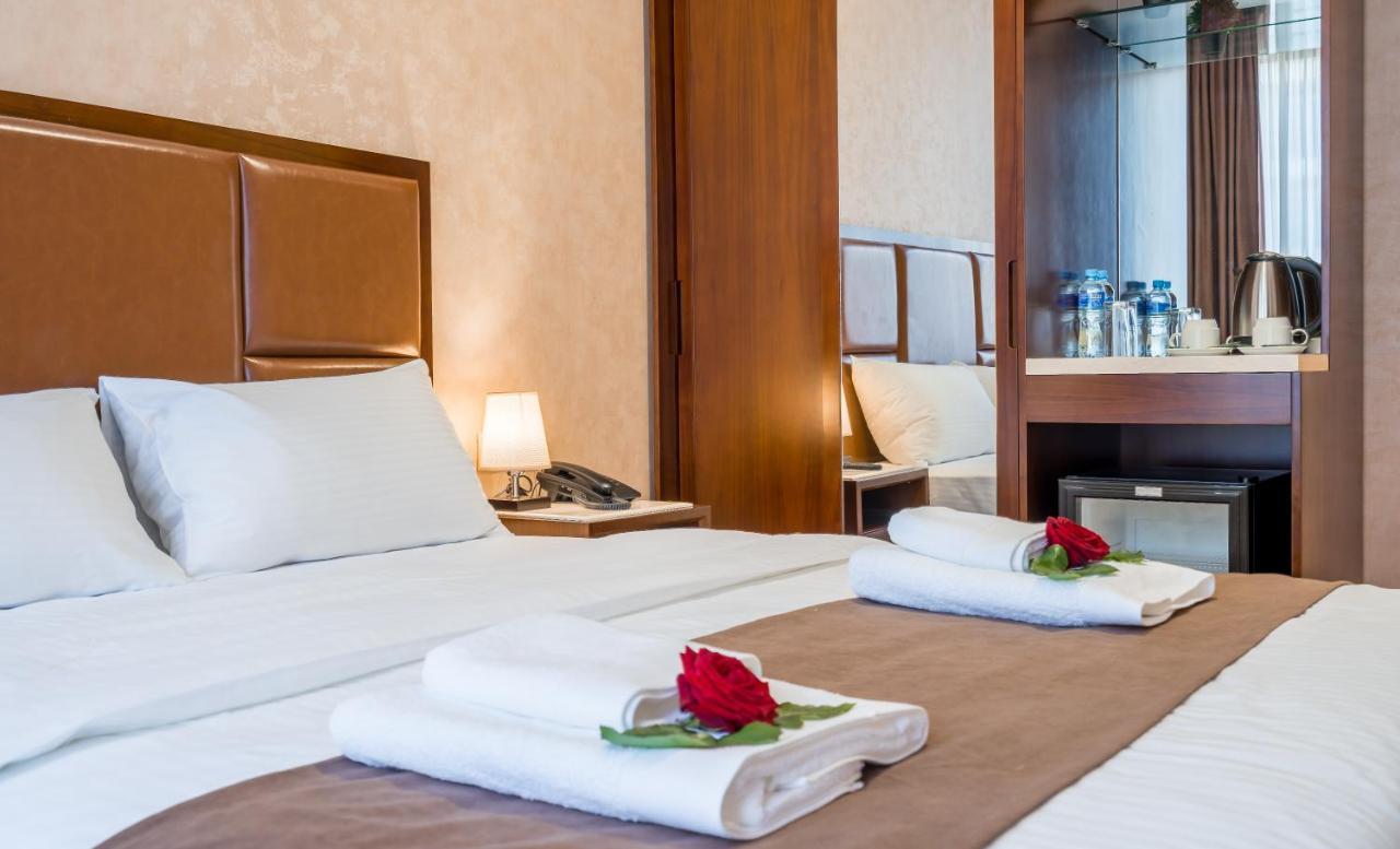 Aura Hotel Тбилиси Екстериор снимка