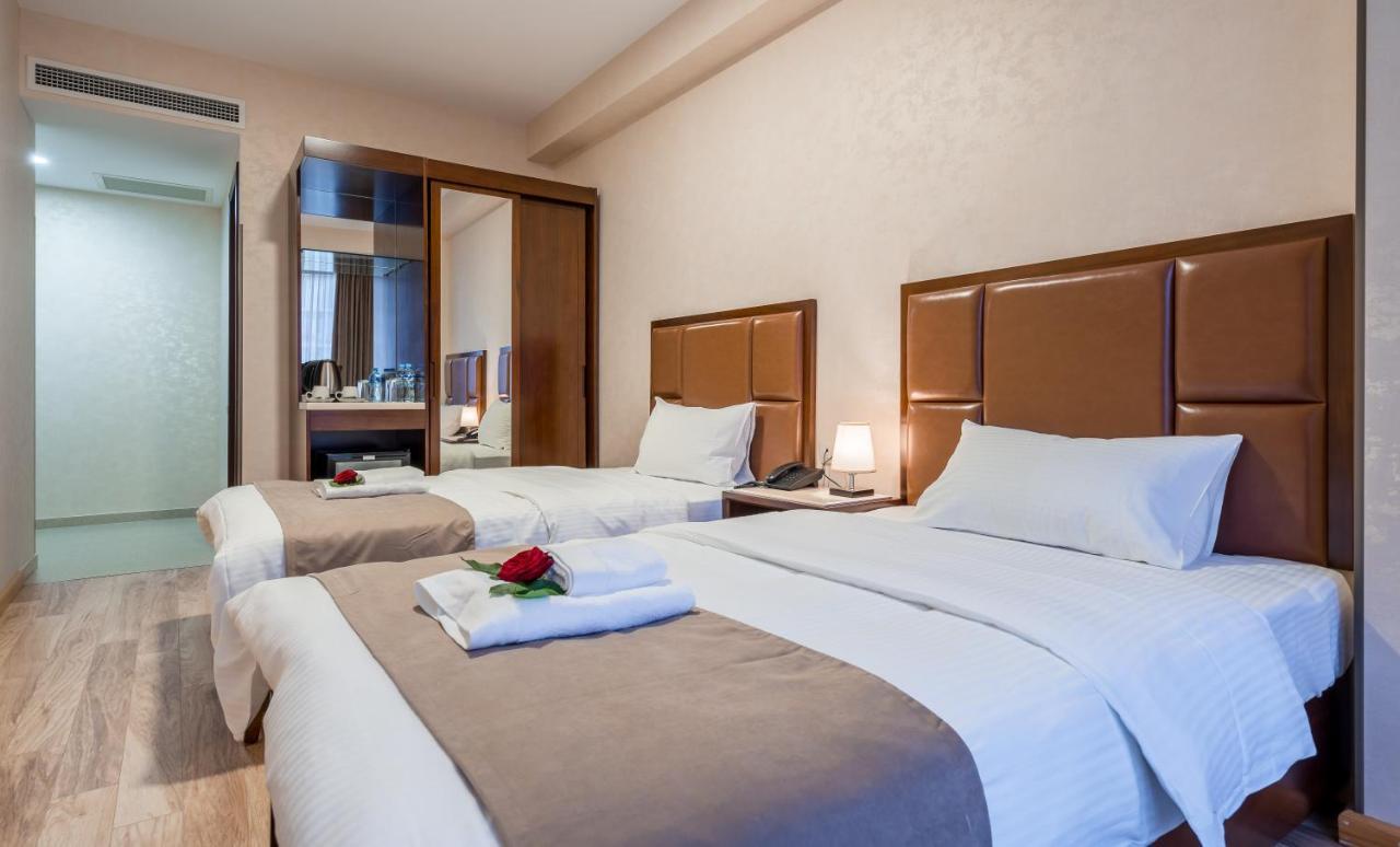 Aura Hotel Тбилиси Екстериор снимка