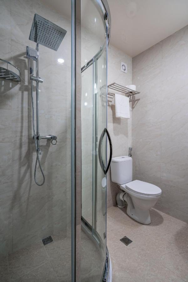 Aura Hotel Тбилиси Екстериор снимка