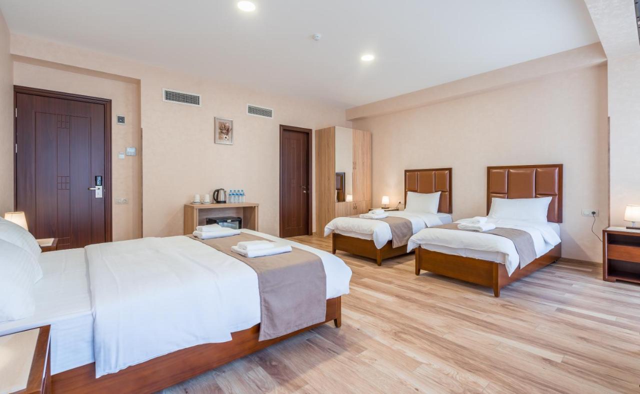 Aura Hotel Тбилиси Екстериор снимка