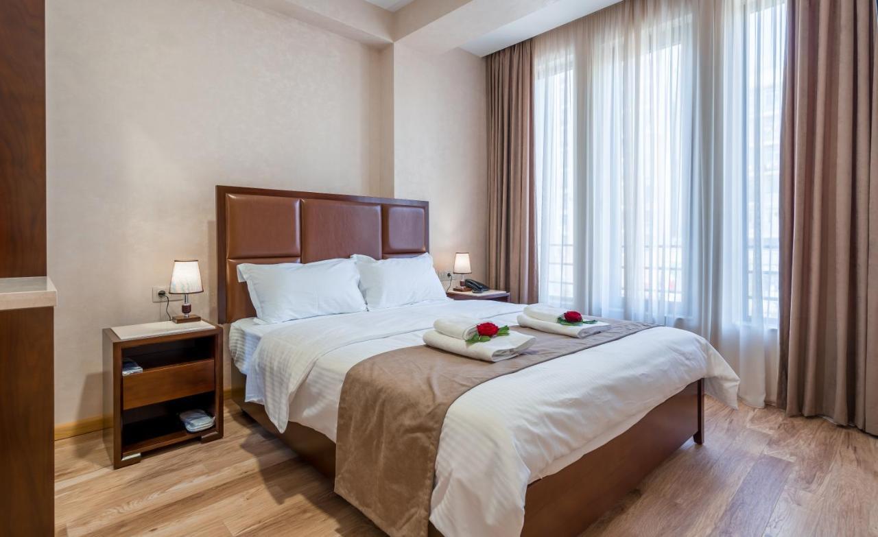 Aura Hotel Тбилиси Екстериор снимка