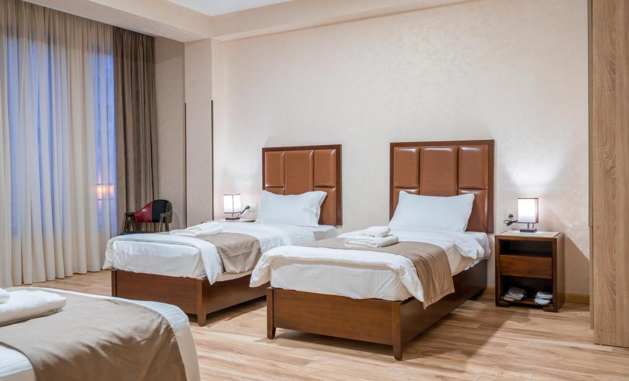 Aura Hotel Тбилиси Екстериор снимка