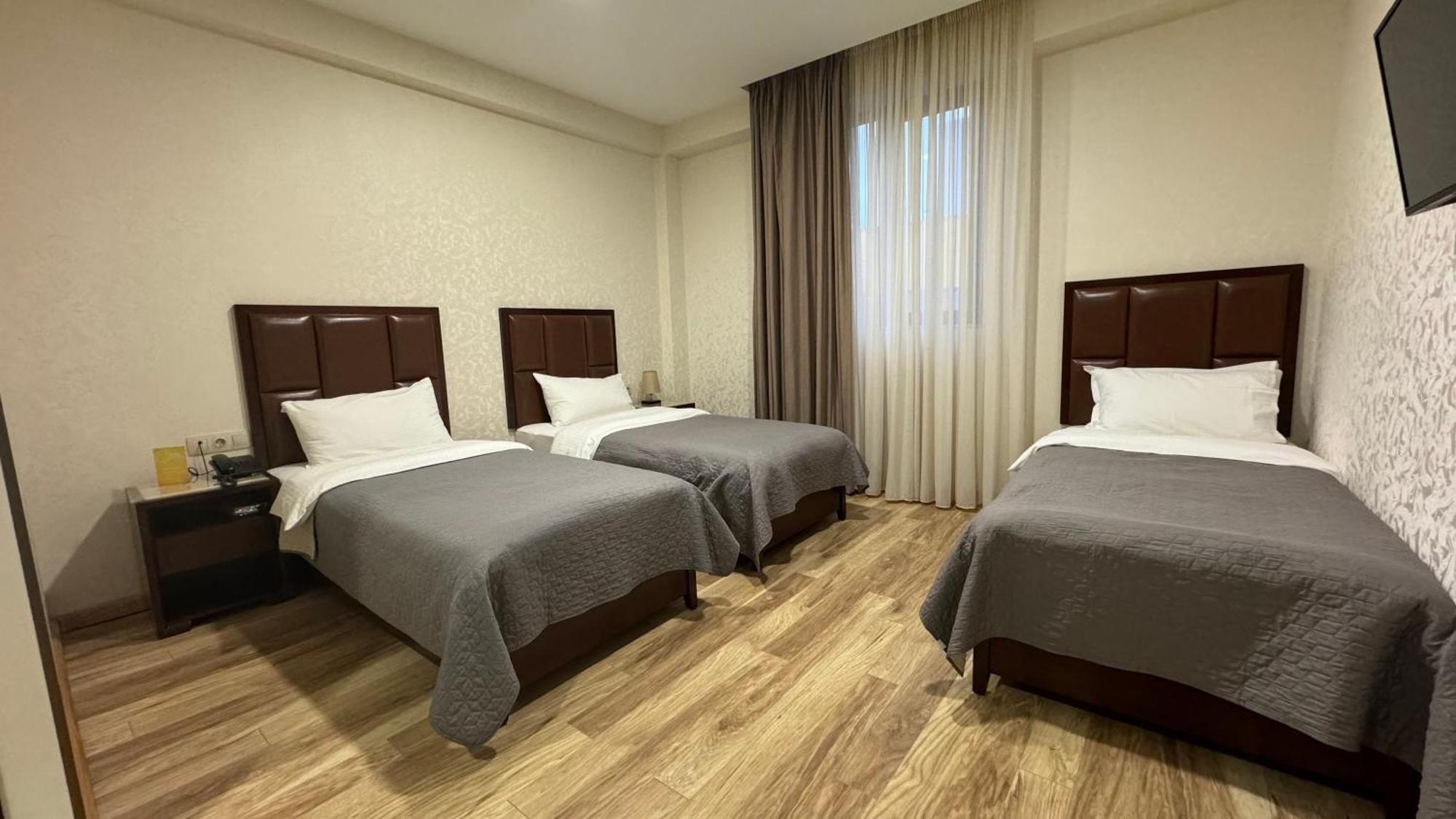Aura Hotel Тбилиси Екстериор снимка